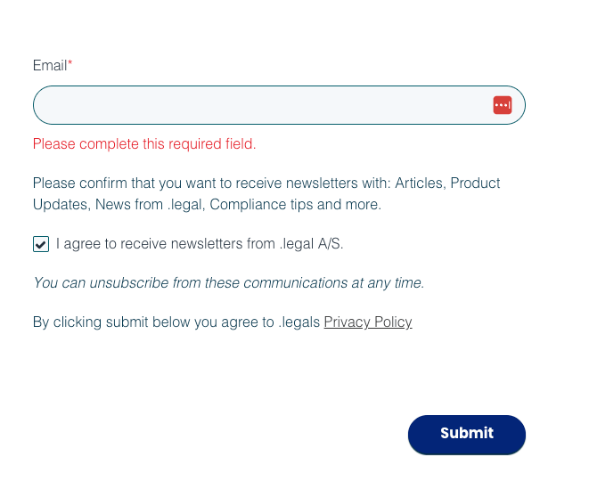 Skærmbillede af dotlegals nyhedsbrevstilmelding med et aktivt opt-in afkrydsningsfelt, der illustrerer korrekt indhentning af samtykke, inden en bruger tilføjes til mailinglisten.